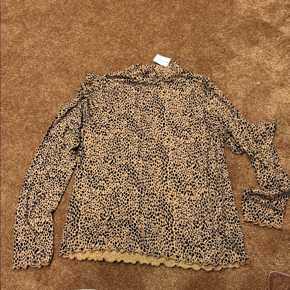 American Eagle Outfitters Tan and Black Leopard-Print Long Sleeve Top